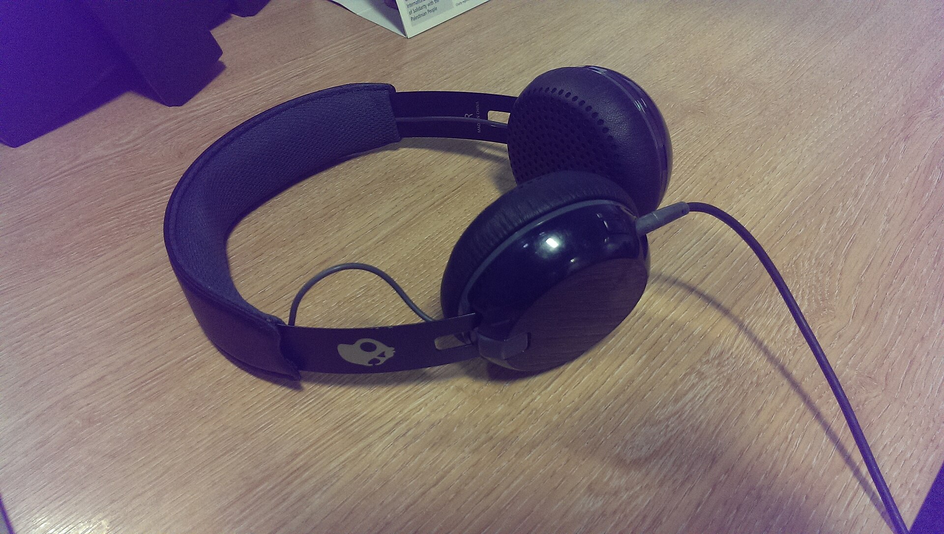 headphones desk